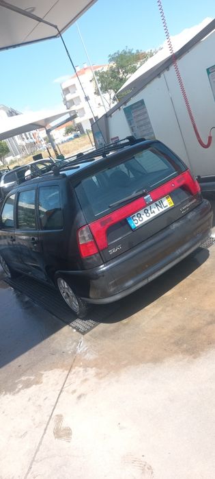 Vence carrinha de 5 lugares.