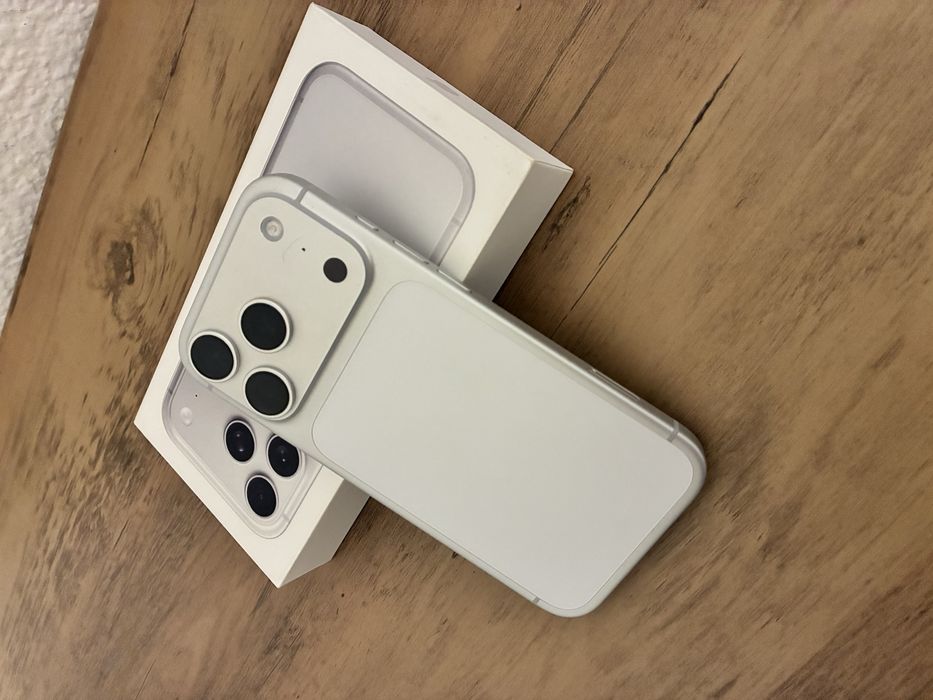 IPhone 17 Pro muito novo