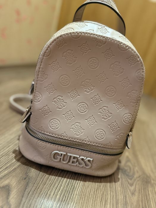 Жіночий рюкзак Guess