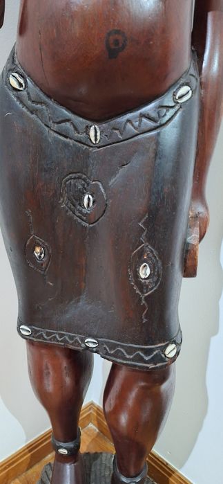 Estátua gigante Africana 1,60 m em pau preto muito trabalhada
