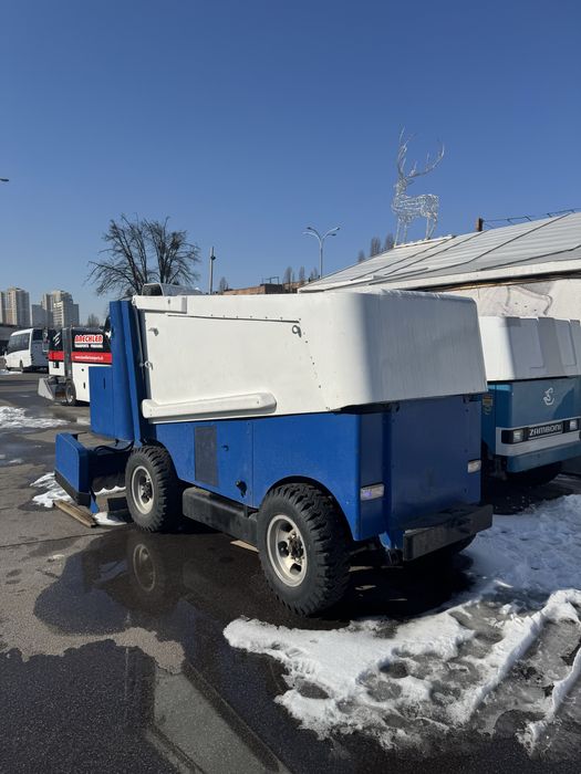 Льодоприбиральна машина Замбоні