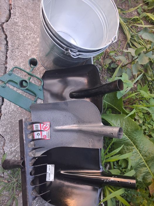 Продам лопати, сапи, відра та інше