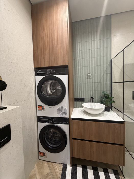 Продаж стильного таунхаусу в центрі Ірпеня . Поруч центральний парк .