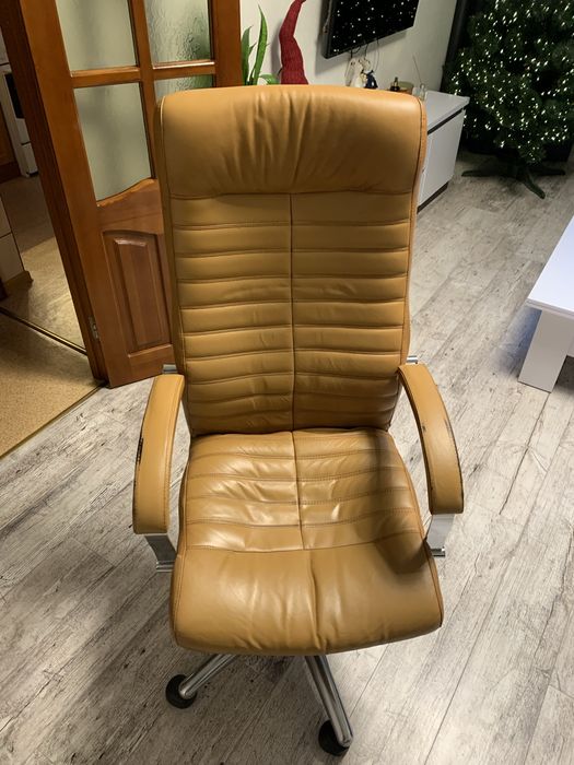 Кресло директорское. Натуральная кожа.