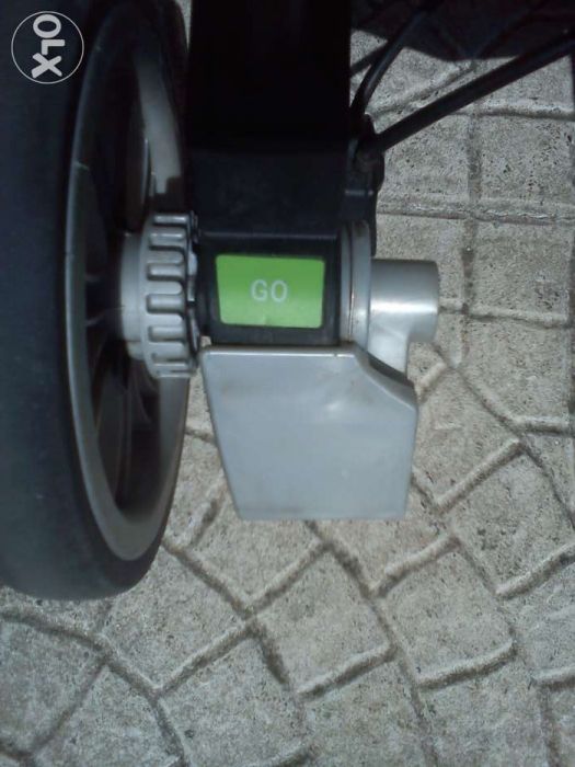 Carro + ovo + base auto modelo duo living Chicco venda ou troca