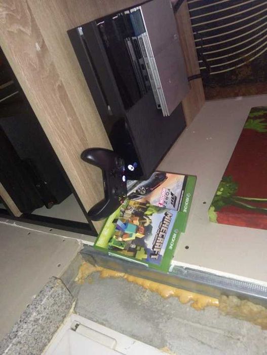 Xbox One Fat + Comando Original + 2 Jogos