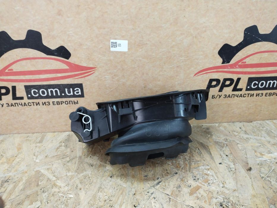 BMW 4 F33 2013-2020 корпус лючка топливного бака бензобака 51177270762