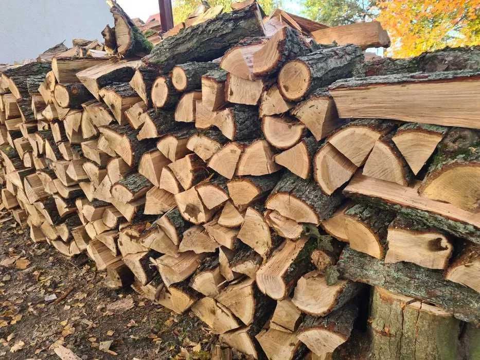 Połupane, sezonowane drewno opałowe / kominkowe