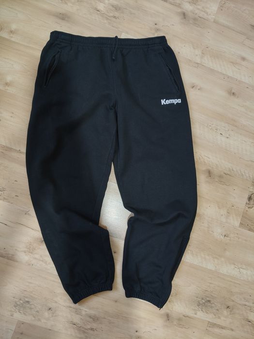 Czarne bawełniane spodnie dresowe marki Kempa capture używane XXXL