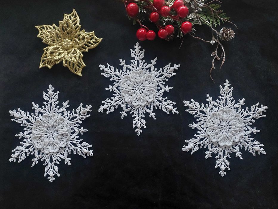 Набір сніжинок в'язаних крючком (3 шт.)