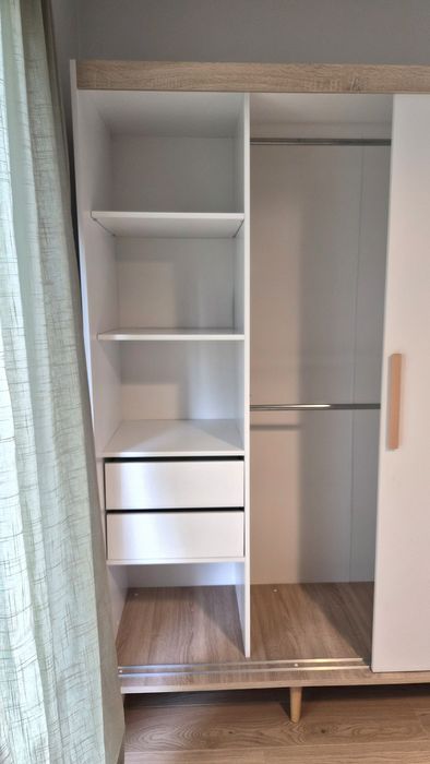 Szafa z lustrem szer. 200 cm,  styl skandynawski