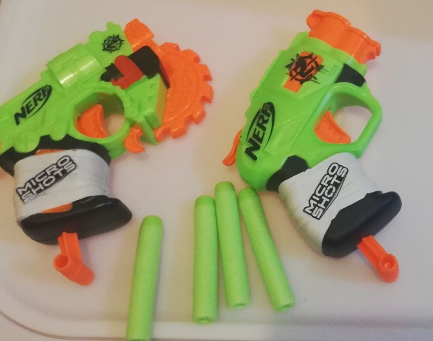 2 Pistolas Nerf com munições