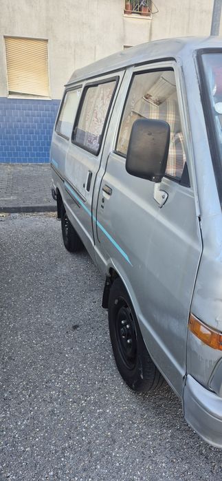 Nissan vanett do ano 1998