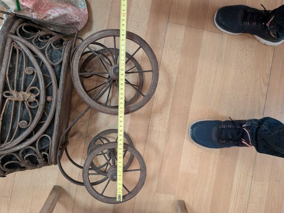 Carrinho de bonecas antigo