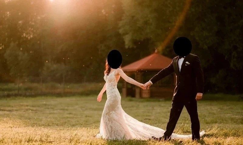 PIĘKNA! Suknia ślubna Essense of Australia model: 3124