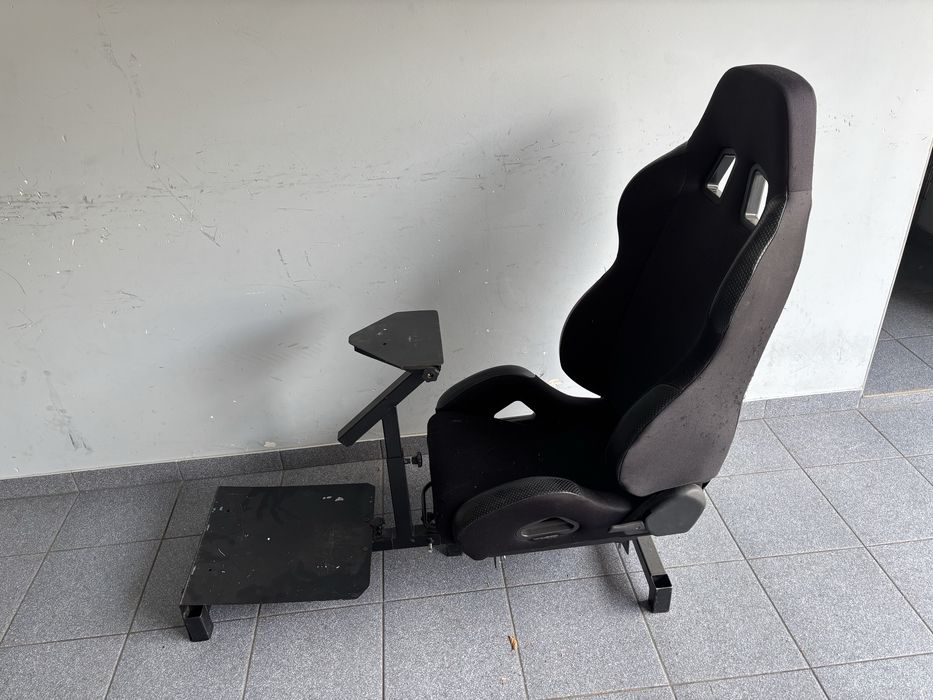 Fotel ze stelażem do kierownicy symulatora gran turismo