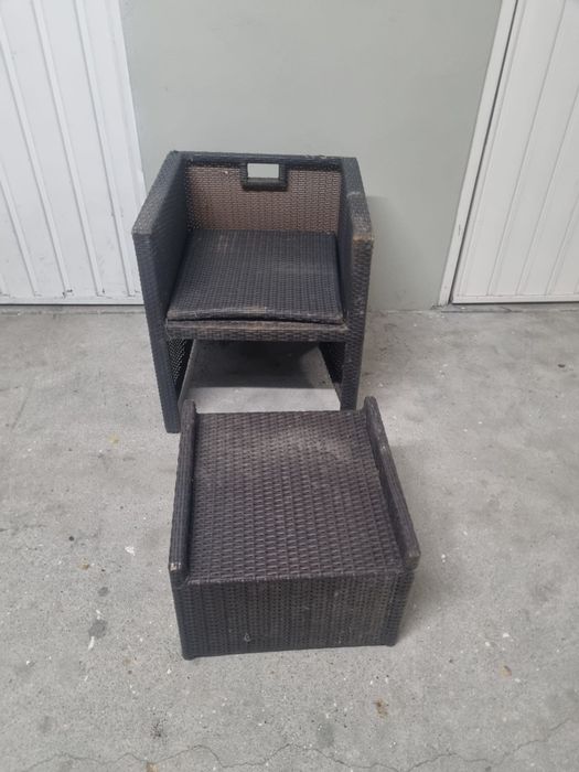 Cadeira com mesa jardim