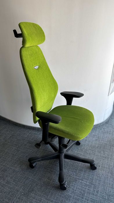 Fotel obrotowy Kinnarps seria Plus z zagłówkiem zielony (ok. 40 szt.)
