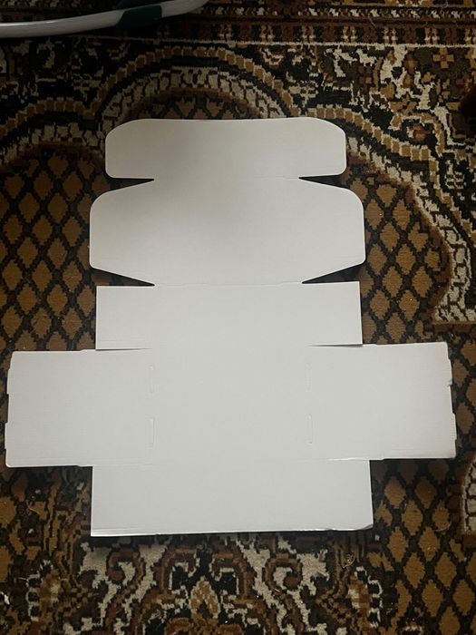 Коробки для пакування подарунків чи магазину