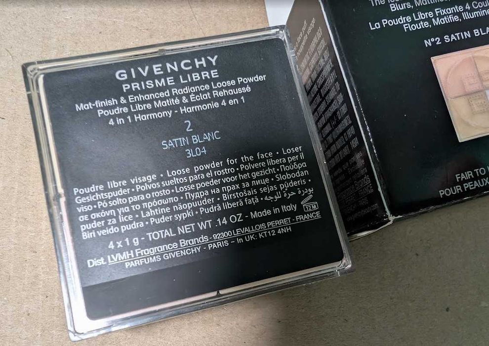 Рассыпчатая порохообразная пудра Givenchy Prisme Libre 4в 1 с пуховкой