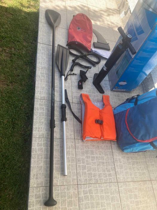 Prancha Paddle SUP F2 insuflável + 2 remos +  colete salva-vidas