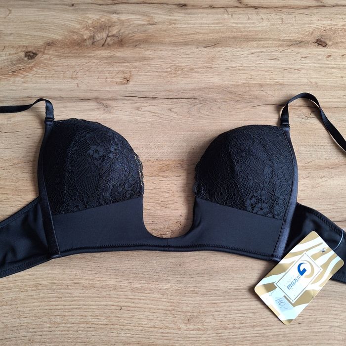 Gorsenia biustonosz z wycięciem do dekoltów z metką