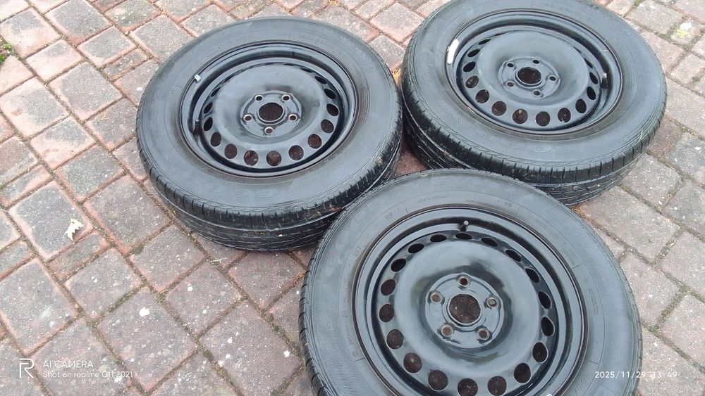 Opony zimowe 205/55/16 lub całe koła 15