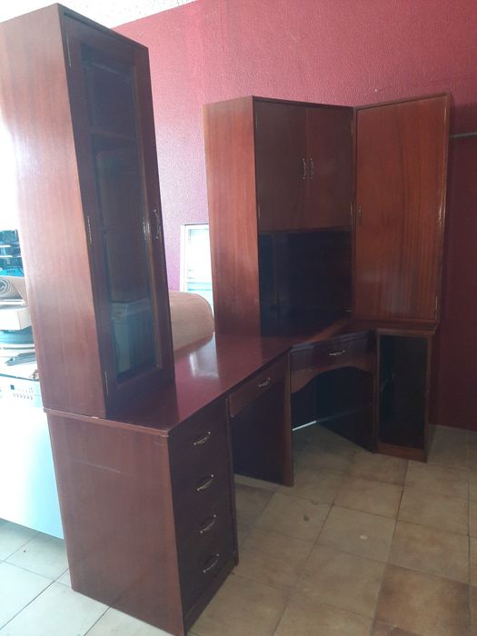 Secretária estante para PC