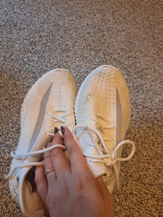 Białe trampki/Adidasy