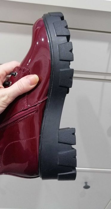 Nowe lakierowane buty na grubej podeszwie r 41