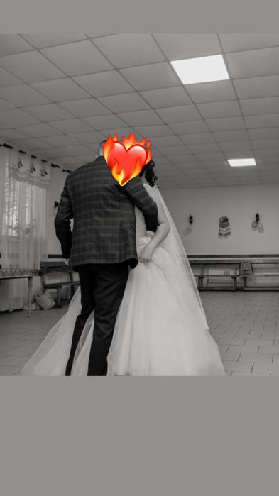 Весільна сукня