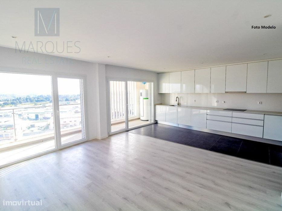 Apartamento T2 Duplex com Estacionamento e Arrumos em Vale Milhaços...