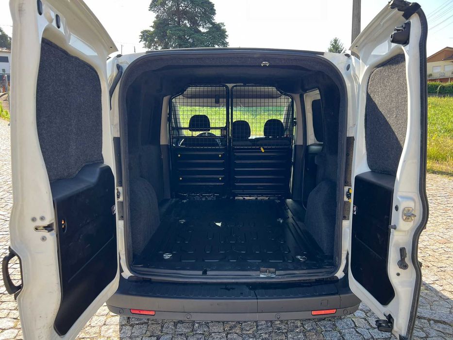 Fiat Dobló 1.3 Multijet 3 lugares 2021