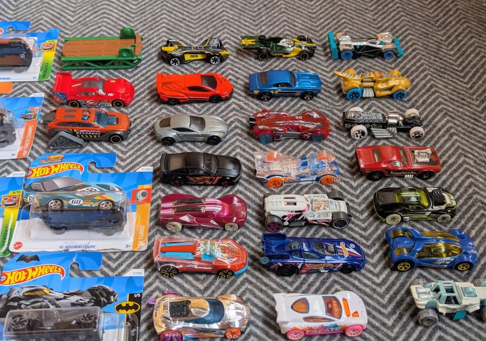 Ціна за всі поштучно не продаю хот вілс машинки hot wheels Netflix Rac