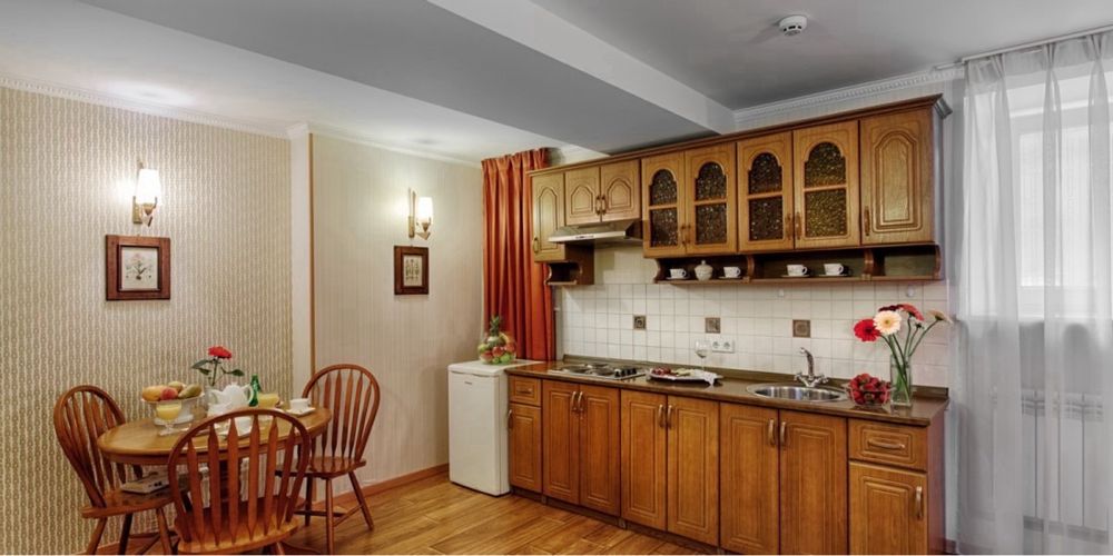 Центр Києва, метро «Арсенальна», 140 м² Квартира + офіс, 2 окремі входи, колишнє бомбосховище Унікальний об’єкт для життя, бізнесу та інвестиції