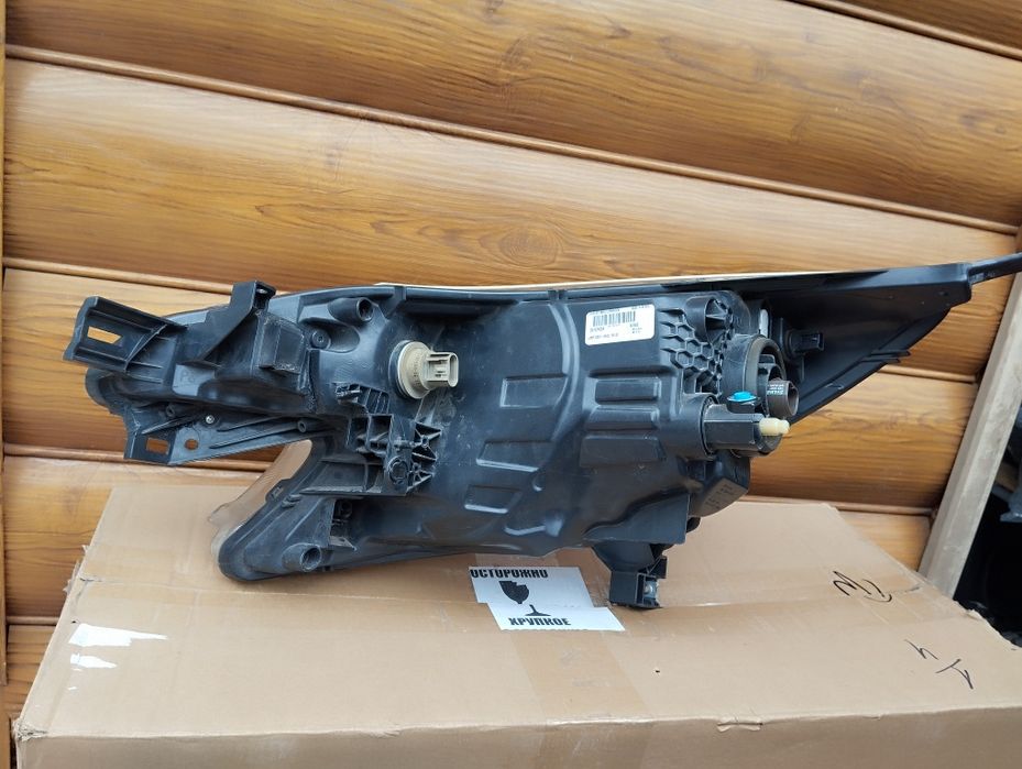 Nissan Note,Versa  2013-2017 фари ліва, права,