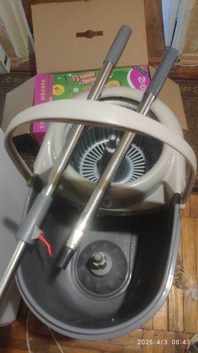 швабра Гривна Петровна с автоматическим отжимом и системой полоскания