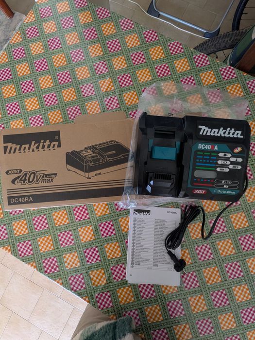 Makita DC40RA - Carregador
