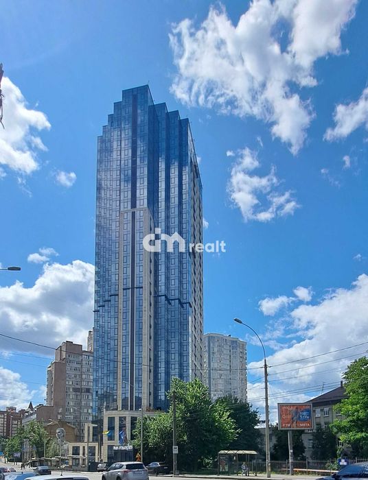 Паркомісце в підземному паркінгу на Антоновича, 138