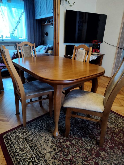 Sprzedam stół z krzesłami