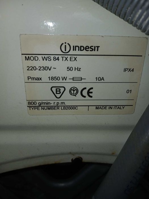 Стиральная машинка INDESIT mod. WS 84 TX EX с запасным ремнем: 800