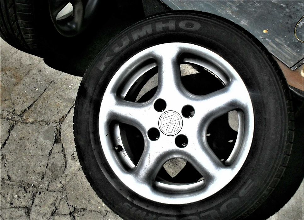 2 колеса *KUMHO* 185/60\R14 - 4х100 на титанових дисках, літня резина. 5.1\2.Jх14х47.5 - Запаска для авто *Форд* в хорошому стані з диском