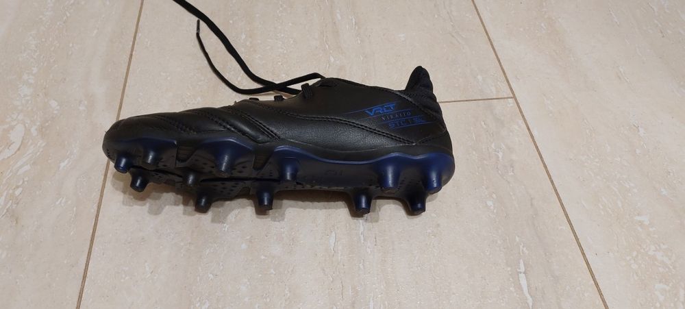 Korki- skórzane buty do piłki nożnej