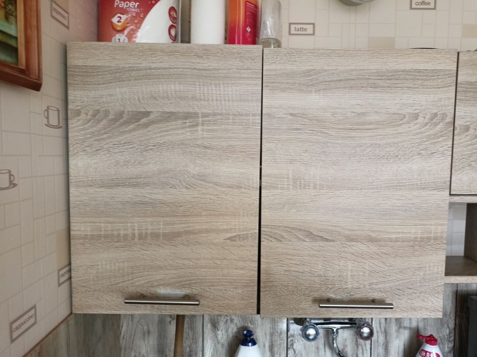 Kuchenne szafki wiszące.