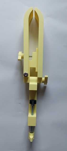 Suporte de mesa para coser pele á mão