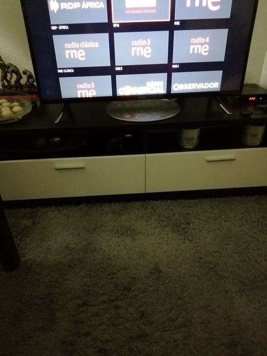 Vendo móvel preto para Tv