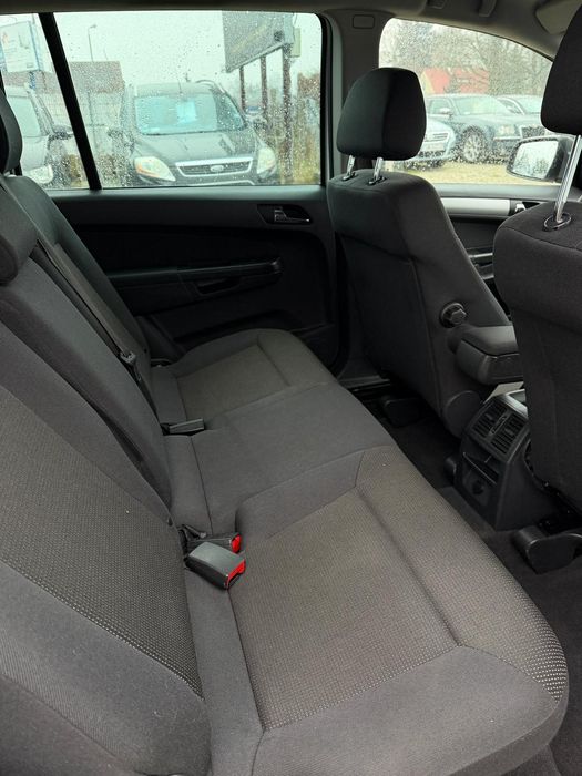 Opel Zafira B  1.8 Benzyna/2012r/Xenon/7-osób/Navi/Hak/PDC/Alu/Zamiana
