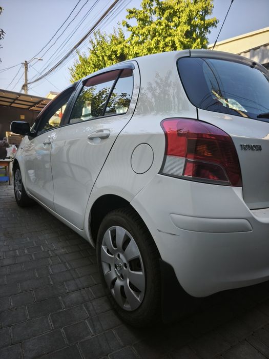 Продаётся личный автомобиль Toyota Yaris 2011 года