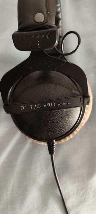 Beyerdynamic DT 770 Pro 250 Ohm – Auscultadores de Estúdio (Excelente Estado)
