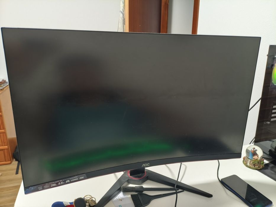 Monitor Gaming Curvo AOC 32" – 240Hz / 0.5ms – Excelente Estado